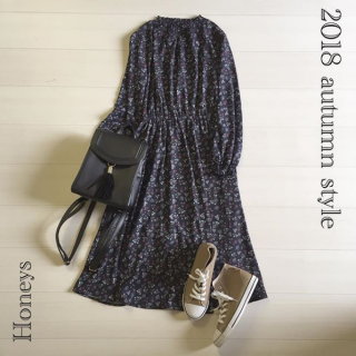 この秋注目のハイネックワンピース。 1枚で着こなすこの時期は、あえてのスニーカー合わせでカジュアルに♡