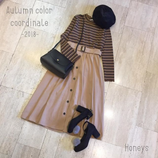 マルチボーダーを使ったレトロ可愛いくスタイリング。 茶系でまとめた同色コーデが可愛い♡