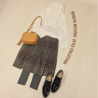 チェック柄スカートもシフォン素材なら重くなりすぎないスタイリングに♡　リブレギンスとのレイヤードで旬な大人カジュアルスタイルの完成♪
