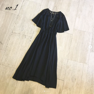 ちょっとしたお呼ばれやオケージョンにも対応できるきれいめワンピースは1枚は持っておきたいアイテム。　袖山や胸元にレースを使い上品に。　ネックレスもついたお値段以上の高見えワンピ♡