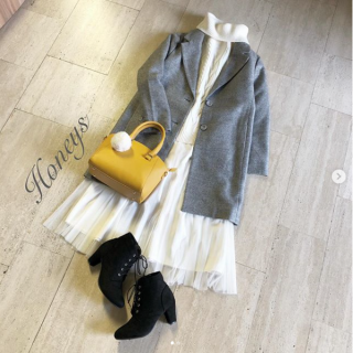 着回しのきくシンプルなチェスターコートはプチプラ＆軽い着心地が嬉しい♪ 　定番のグレーはオンにもオフにも対応。　オフタートル×チュールスカートのガーリーなホワイトコーデに合わせれば甘めにもスタイリングできちゃう♡