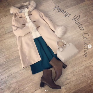 ファー使いのダッフルコートはゴールドパーツでプチプラなのに高見えな優秀アウター♡　 ふわふわニットにレースのハイネックを重ねて可愛らしさも忘れずに！