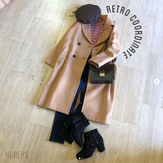 柄や小物を効かせてシンプルなコーデをレトロにスタイリング。　サイドに編み上げのデザインが入ったベレー帽やブーツ、ヒョウ柄フラップのショルダーが可愛い♡　ボトムに合わせたスキニーパンツは裏側起毛のあったか仕様なのでお出かけにもオススメ♪