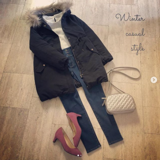 リバーシブルタイプのミリタリーコートはレース衿付きのトップスとカラーパンプスを合わせてガーリーMixスタイルに♡ 　ハイウエストのあったかスキニーで寒さ対策もバッチリ♪