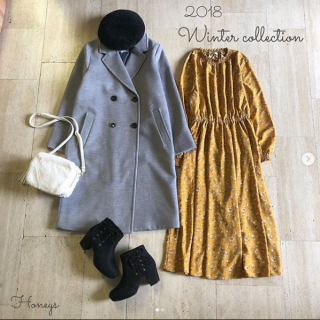 暗くなりがちな冬のコーデは花柄のカラーワンピで華やかに♪　ハイネックワンピはトレンド感と暖かさを兼ね備えた優秀アイテム。　1枚ではもちろん、ニットをレイヤードしても可愛い♡