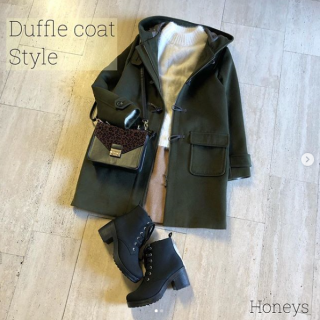 アースカラーでまとめて甘さをおさえたガーリーコーデ♡　ふわふわ素材のニットとポケットファーのスカートであたたかな印象に♪