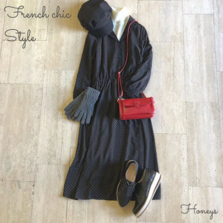 人気の開襟シャツワンピースは長く着回せるのが嬉しい♪　冬の寒い季節はタートル合わせがおすすめ♡　小物でアカを差せばフレンチシックな装いに。