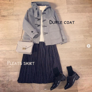 ふわもこニット×プリーツスカートの大人スタイルにダッフルコートを合わせた大人カジュアルスタイル♡