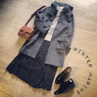 ロングダッフルにボーダーニットで冬マリンスタイル♪ 　ボーダー×ドット柄の柄Mixスタイルもモノトーンならスッキリまとまるのでオススメ♡