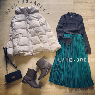グリーン×レースでコーディネート♡その2　 ボリュームアウター×プリーツスカートのカジュアルスタイルにレーストップスを合わせて大人可愛いスタイリングに♡