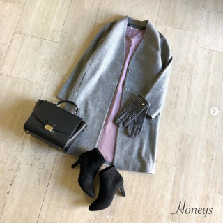 オンにもオフにも着回せるサックワンピースはパープルよりのピンクをチョイスして華やかに♡　アクセントになるチェック柄のグローブはスマホ対応がうれしい♪