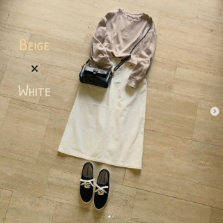 ワッフル素材のトップスは1枚で着ても様になる1枚♡ 　ホワイトボトムにはベージュトップスを合わせるのが今の気分♪
