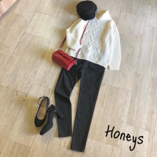 ブラックデニムのスタイリッシュなコーデには小物使いでレディライクに♡　ヒール×スキニーの合わせで足長効果も狙えちゃう♪