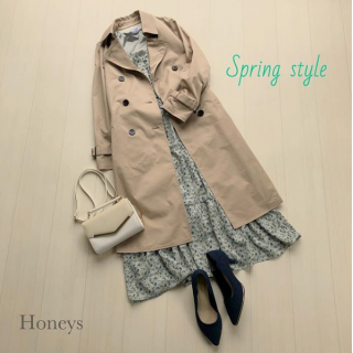 小花柄のティアードワンピにトレンチコートを合わせたきちんとスタイル♡ 　春のお出かけにピッタリな大人かわいいコーディネート♡