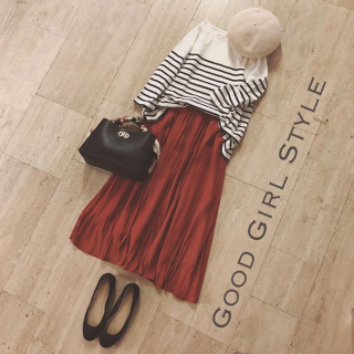 ボーダートップスにキレイ色スカートを合わせたきちんとコーデ♡ 　ベレー帽やスカーフ使いのBagを合わせて春マリンなスタイリングに♡