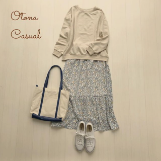 スウェットを大人カジュアルにコーディネート♡ 　シンプルなスウェットはベージュを選ぶとカジュアルになりすぎず大人かわいいスタイリングに♡