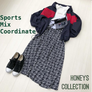 人気の花柄ロングスカートをスポーツミックにコーディネート。