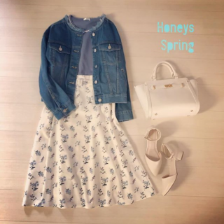 Gジャンに花柄スカートを合わせた王道モテコーデ♡ 　ブルー×ホワイトの色使いで春らしさUP♡