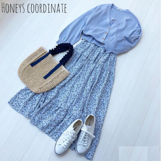 今年人気のロングスカートのコーデ。　淡いブルーでまとめて甘さ控えめのガーリィスタイルに。