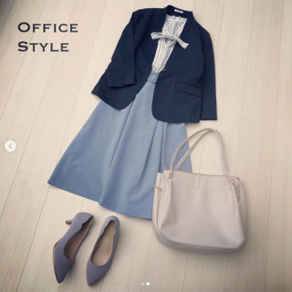 人気のボータイブラウスにキレイ色のフレアスカートを合わせた通勤コーデ♡ 　ジャケット合わせでさらにきちんとスタイルに♡