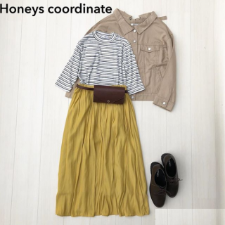 ボーダーのイエローとスカートのイエローをリンクさせたカラーコーデ。　軸になる色はホワイトやベージュで着やすくスタイリング。