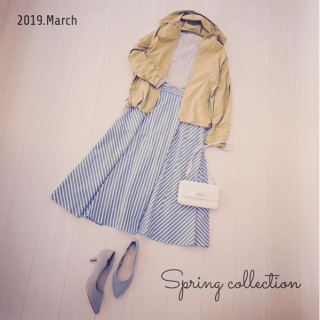 シンプルなフードブルゾンはイエローを選んで春らしいスタイリングに♡ 　ストライプのフレアスカートで爽やかさもプラス♡