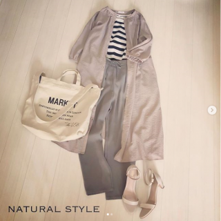 Tシャツ＆イージーパンツできれいめカジュアルスタイル 　足元はきゃしゃなデザインのサンダルを合わせて女っぽさを忘れずに♡ 　シャツワンピを羽織ってナチュラルな雰囲気にスタイリングするのも◎