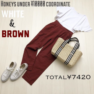 リラックスムードたっぷりの麻のイージーパンツ。　定番のTシャツ合わせもいいけどフリル袖のトップス合わせでカジュアルスタイルにかわいらしさを一匙。　全身コーデがアンダー1万円で出来上がり！