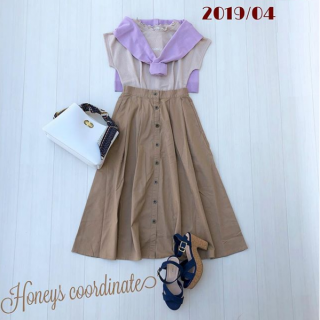 ベージュコーデにラベンダーをトッピングした今年らしいカラーリングのコーデ。‬ ‪　足元に濃いめの色を入れてコーデを引き締めてバランスよく。‬