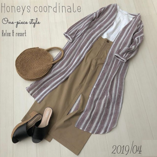 麻が入った優しい素材を気取らないデザインのワンピースに落とし込みました。　シンプルなTシャツとチノパンツに合わせてリラックスムード漂うお出かけにコーデに。