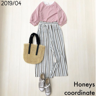 甘いイメージに見えがちなピンクはパキッとしたストライプに合わせてモード感をプラス。