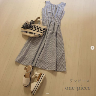 1枚で着てサマになるワンピース♡ 　ライン使いのサンダルを合わせてちょいスポーティな雰囲気に♪ 　後がリボンのデザインになっているので後ろ姿もかわいい♡