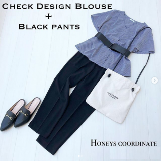 ベーシックなセンタープレスのパンツに、ギンガムのブラウスでかわいいをプラス。 合わせの小物次第ではオフィスもOKなきちんとスタイルに。