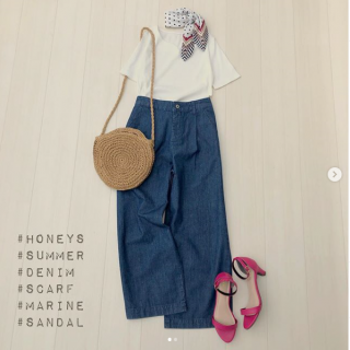 ハートネックのデザインが可愛いトップスはなんとスカーフ付き♪ デニムのワイドパンツを合わせて初夏にぴったりなマリンテイストなコーディネートに♡