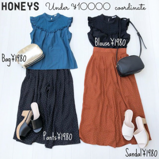 全身トータル1万円以下コーデ！ 同じアイテムを使った色違いコーデ。ブラウスをインしたり、しなかったり。黒いブラウスはモードを意識、青いブラウスはゴールドを差してリゾート感をプラス。