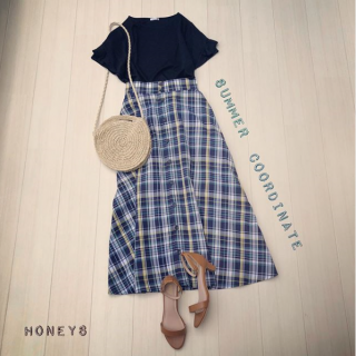 チェックのロングスカートは前釦のデザインも可愛い主役級アイテム‬ ‪チェック柄がポイントなのであえてトップスは黒をチョイス♡‬ ‪夏小物を合わせて黒トップスでも暑く見えない工夫を♪