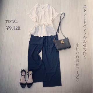 リボンベルトでウエストマーク出来るブラウスはオフィスコーデにうれしい1枚♡ メンズライクなネイビーのストレートパンツを合わせてもどこか女性らしい雰囲気のスタイリングに♡