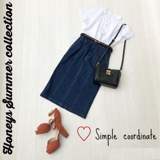 フェミニンな印象のフリルブラウスをデニムでカジュアルに、オレンジでパンチを加えてコーディネート。