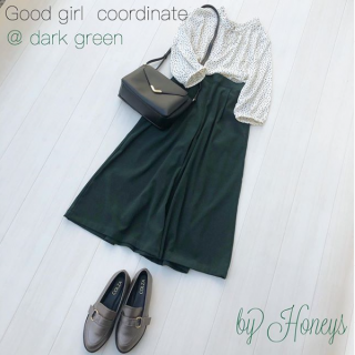 トレンド感は欲しいけど、ベージュじゃ物足りないし、モノトーンじゃさみしい。。。そんなときにおすすめなのがグリーン♡きちんと感やフェミニンな見え方も併せ持つ意外に万能カラー♡