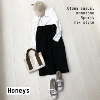 ちびロゴのロンTを大人なスポーツMixスタイルにコーディネート♡ 白×デニムは誰でも着こなせちゃう王道スタイル 秋素材の小物を1点投入で季節感UP♪