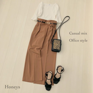 ベルト付きのストレートパンツはセンタープレスでかっこよくきまる1枚♪ トップスはあえてカジュアルなリブTシャツを合わせてかっちりしすぎない夏の通勤スタイルに♡