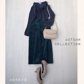 通勤コーデにぴったりなボータイブラウスをカジュアルライクにスタイリング♡ 秋素材のスカートで季節感UPなコーディネートの完成♪