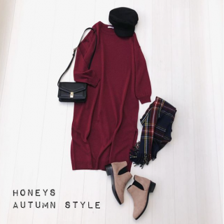 秋色ニットワンピを主役にした大人カジュアルスタイル 左サイドに深めのスリットが入っているのでタイツ合わせまたはスキニー合わせがおすすめ♡