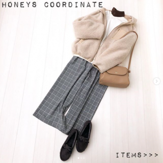 もこもこアウターを使った大人カジュアルコーデ。ブルゾンでカジュアルにした分ボトムスはチェックでトラディショナルに。 ブルゾンはリバーシブルでも使えるから幅広く合わせられるのがうれしいポイント。