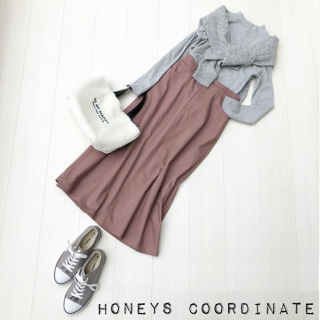 かわいくまとまりがちなピンクもくすみカラーを選んで、かつスタイリッシュなグレーと合わせたら大人かわいいスタイルに。