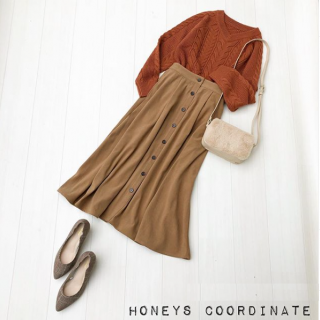 人気の茶系スタイリングにくすみオレンジを加えて大人っぽくまろやかな色使いのコーデに。