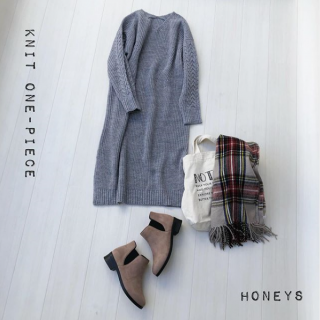 ざっくり編みのニットワンピースは両サイドにスリットが入っているのでスキニー合わせやスカートの重ね着もオススメ♡1枚で着るならタイツ合わせがGood！ 袖と身頃の編地が違うのもポイント♪チェック柄のストールがアクセントに