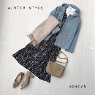 Vネックのワンピースはタートルネックをインして暖かさをプラス ミントカラ―が可愛いショート丈のコートはフードも取り外せるので着回しも出来る優れもの♡