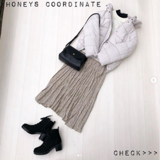 ラテカラーやペールトーンのワントーンコーデが人気の今季。アウターも新色でトレンドカラーが登場！ 中に合わせるコーデと色を合わせたニュアンスレイヤードがおしゃれ見えを叶える！