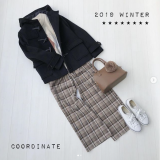 アーガイルニット+チェック柄パンツでワントーンコーデ ダッフルコートとスニーカーを合わせてカジュアルにコーディネート♡